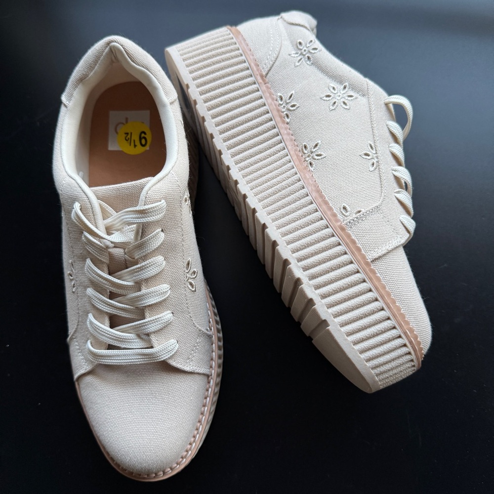 Dolce Vita Women's BRIN Lace-Up Floral Embroidered Platform Sneaker Size 9.5 - Picture 3 of 12